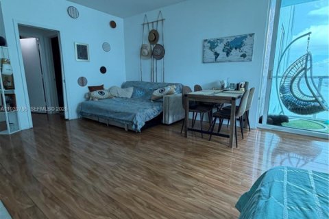 Condominio en alquiler en Miami, Florida, 55.18 m2 № 1993788 - foto 5