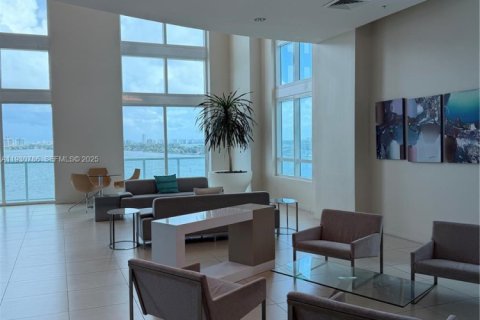 Condominio en alquiler en Miami, Florida, 55.18 m2 № 1993788 - foto 14
