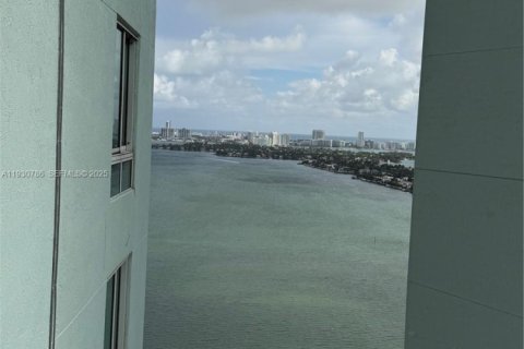 Condominio en alquiler en Miami, Florida, 55.18 m2 № 1993788 - foto 11