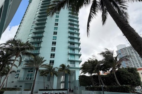Condominio en alquiler en Miami, Florida, 55.18 m2 № 1993788 - foto 16