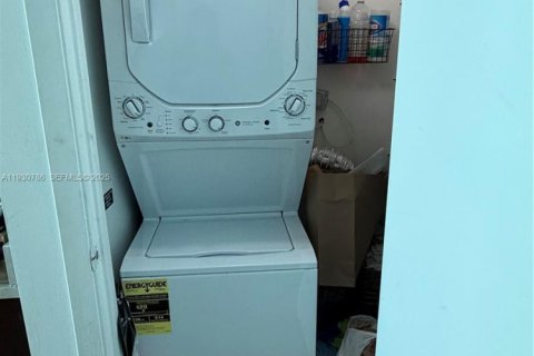 Condominio en alquiler en Miami, Florida, 55.18 m2 № 1993788 - foto 4