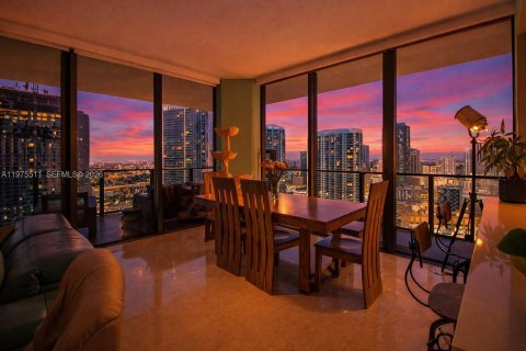 Condo in Miami, Florida, 2 bedrooms  № 2040148