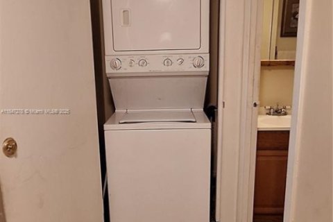 Купить кондоминиум в Холливуд, Флорида 2 комнаты, 82.13м2, № 1857596 - фото 22
