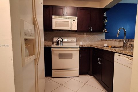 Купить кондоминиум в Холливуд, Флорида 2 комнаты, 82.13м2, № 1857596 - фото 13
