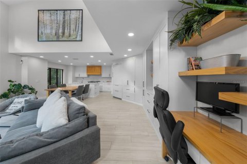 Casa en alquiler en Tampa, Florida, 4 dormitorios, 165.64 m2 № 1879965 - foto 10