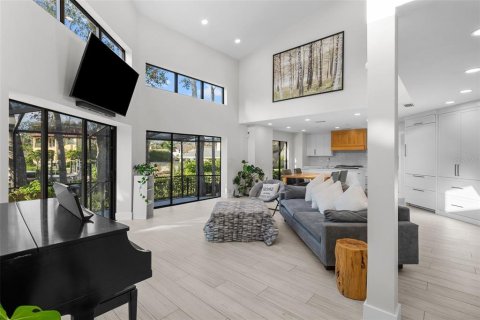 Casa en alquiler en Tampa, Florida, 4 dormitorios, 165.64 m2 № 1879965 - foto 5