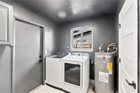 House in Fort Lauderdale, Florida 3 bedrooms, 120.68 sq.m. № 1986362 - photo 28