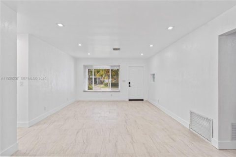 House in Fort Lauderdale, Florida 3 bedrooms, 120.68 sq.m. № 1986362 - photo 27