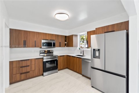 House in Fort Lauderdale, Florida 3 bedrooms, 120.68 sq.m. № 1986362 - photo 9