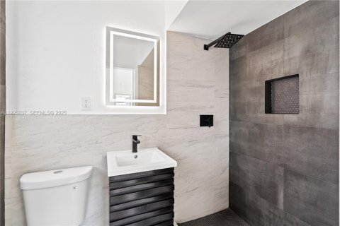 House in Fort Lauderdale, Florida 3 bedrooms, 120.68 sq.m. № 1986362 - photo 18