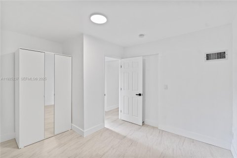 House in Fort Lauderdale, Florida 3 bedrooms, 120.68 sq.m. № 1986362 - photo 24