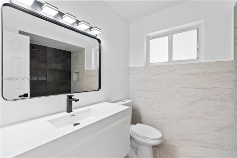 House in Fort Lauderdale, Florida 3 bedrooms, 120.68 sq.m. № 1986362 - photo 23