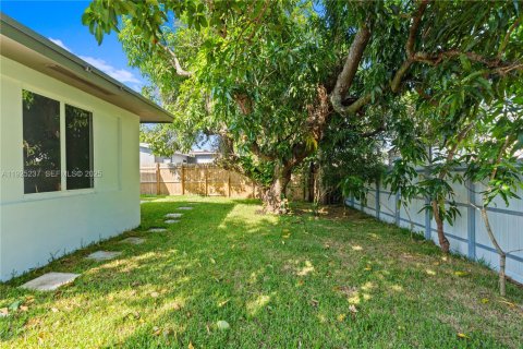 House in Fort Lauderdale, Florida 3 bedrooms, 120.68 sq.m. № 1986362 - photo 2