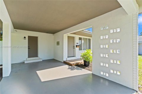 House in Fort Lauderdale, Florida 3 bedrooms, 120.68 sq.m. № 1986362 - photo 30