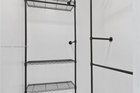 House in Fort Lauderdale, Florida 3 bedrooms, 120.68 sq.m. № 1986362 - photo 19