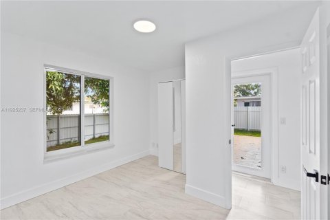 House in Fort Lauderdale, Florida 3 bedrooms, 120.68 sq.m. № 1986362 - photo 25