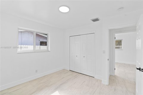 House in Fort Lauderdale, Florida 3 bedrooms, 120.68 sq.m. № 1986362 - photo 20