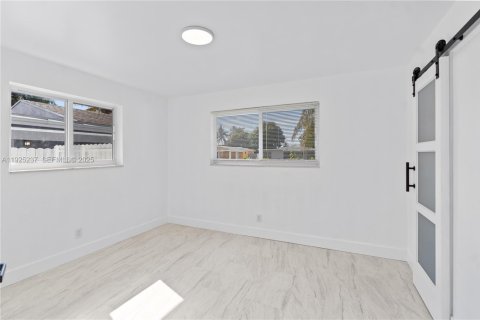 House in Fort Lauderdale, Florida 3 bedrooms, 120.68 sq.m. № 1986362 - photo 16