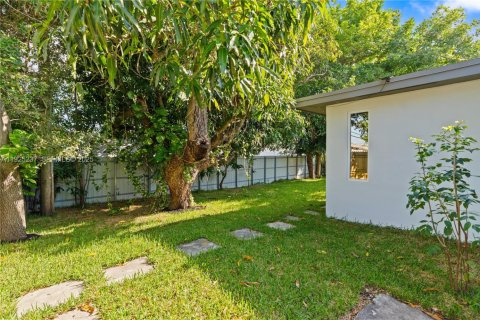 House in Fort Lauderdale, Florida 3 bedrooms, 120.68 sq.m. № 1986362 - photo 3