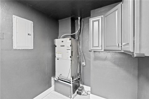 House in Fort Lauderdale, Florida 3 bedrooms, 120.68 sq.m. № 1986362 - photo 29