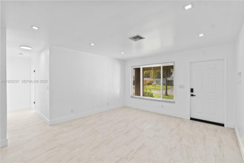 House in Fort Lauderdale, Florida 3 bedrooms, 120.68 sq.m. № 1986362 - photo 14