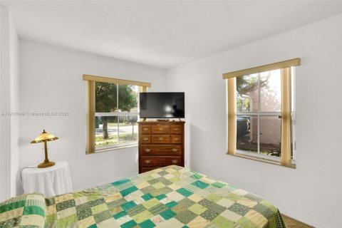 Casa en venta en Miramar, Florida, 4 dormitorios, 201.04 m2 № 1968358 - foto 24