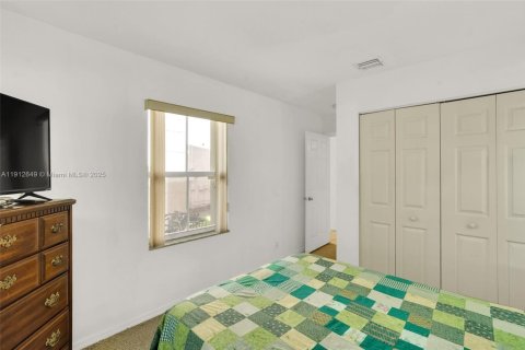 Casa en venta en Miramar, Florida, 4 dormitorios, 201.04 m2 № 1968358 - foto 26