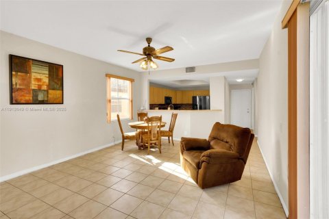 Casa en venta en Miramar, Florida, 4 dormitorios, 201.04 m2 № 1968358 - foto 20