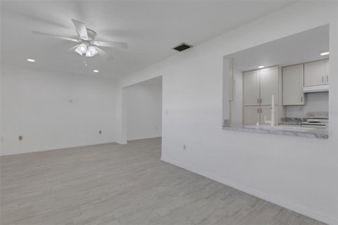 Villa ou maison à vendre à Bradenton, Floride: 2 chambres, 161.65 m2 № 2437289 - photo 19