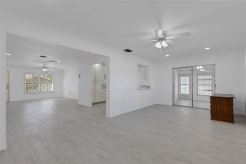 Villa ou maison à vendre à Bradenton, Floride: 2 chambres, 161.65 m2 № 2437289 - photo 17