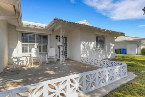 Villa ou maison à vendre à Bradenton, Floride: 2 chambres, 161.65 m2 № 2437289 - photo 3