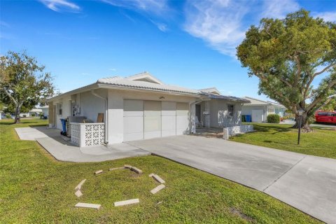 Villa ou maison à vendre à Bradenton, Floride: 2 chambres, 161.65 m2 № 2437289 - photo 2