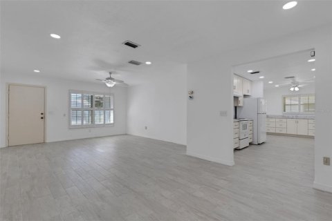Villa ou maison à vendre à Bradenton, Floride: 2 chambres, 161.65 m2 № 2437289 - photo 13