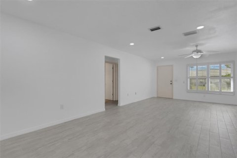 Villa ou maison à vendre à Bradenton, Floride: 2 chambres, 161.65 m2 № 2437289 - photo 14
