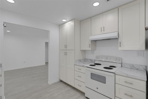 Villa ou maison à vendre à Bradenton, Floride: 2 chambres, 161.65 m2 № 2437289 - photo 25