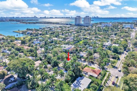Terreno en venta en Miami, Florida, 2 dormitorios, 140.65 m2 № 2040367 - foto 4