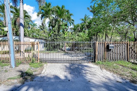 Terreno en venta en Miami, Florida, 2 dormitorios, 140.65 m2 № 2040367 - foto 9