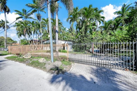 Terreno en venta en Miami, Florida, 2 dormitorios, 140.65 m2 № 2040367 - foto 10