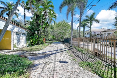 Terreno en venta en Miami, Florida, 2 dormitorios, 140.65 m2 № 2040367 - foto 13