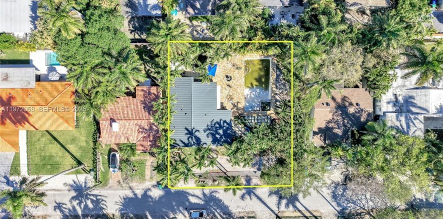 Terreno en Miami, Florida 2 dormitorios, 140.65 m2 № 2040367