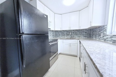 House in Fort Lauderdale, Florida 3 bedrooms, 97.55 sq.m. № 1932192 - photo 11