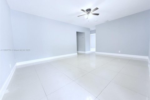 House in Fort Lauderdale, Florida 3 bedrooms, 97.55 sq.m. № 1932192 - photo 2
