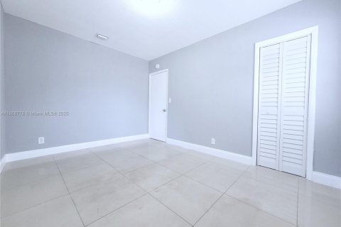 House in Fort Lauderdale, Florida 3 bedrooms, 97.55 sq.m. № 1932192 - photo 4