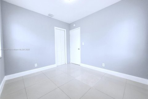 House in Fort Lauderdale, Florida 3 bedrooms, 97.55 sq.m. № 1932192 - photo 7