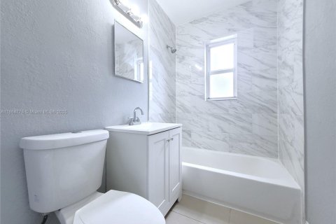House in Fort Lauderdale, Florida 3 bedrooms, 97.55 sq.m. № 1932192 - photo 8