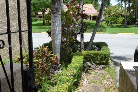 Touwnhouse à vendre à Doral, Floride: 2 chambres, 157.93 m2 № 2171077 - photo 5