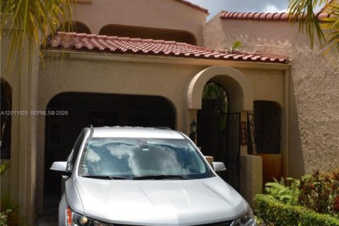 Touwnhouse à vendre à Doral, Floride: 2 chambres, 157.93 m2 № 2171077 - photo 2