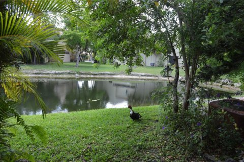 Touwnhouse à vendre à Doral, Floride: 2 chambres, 157.93 m2 № 2171077 - photo 13