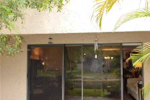 Touwnhouse à vendre à Doral, Floride: 2 chambres, 157.93 m2 № 2171077 - photo 11