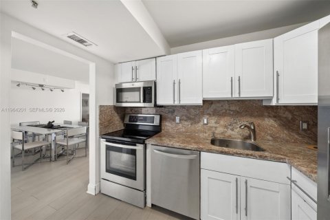 Condo in Aventura, Florida, 2 bedrooms  № 2025900 - photo 23